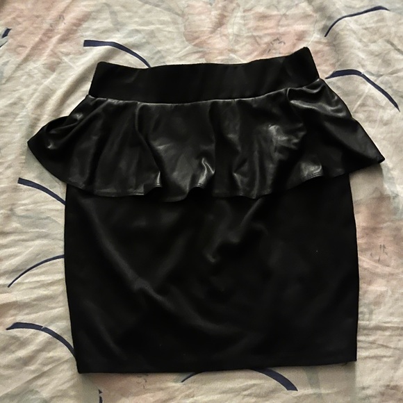 (5 for $15) Sensational Collection Black with faux leather trim frill Mini Skirt - Picture 1 of 3